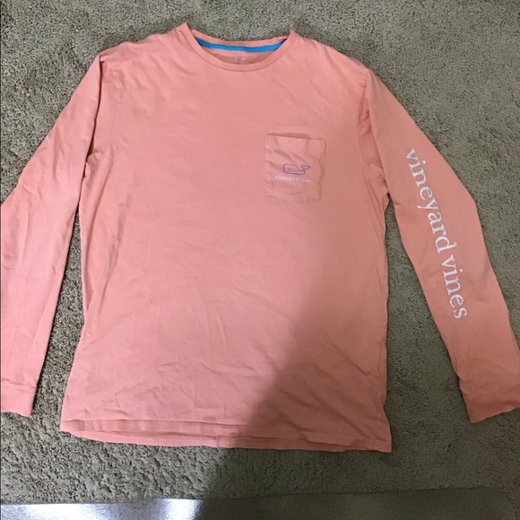 Vineyard Vines Tops - Vineyard Vines medium long sleeve tee